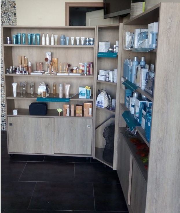 Meuble présentoir pour institut de beauté.jpg